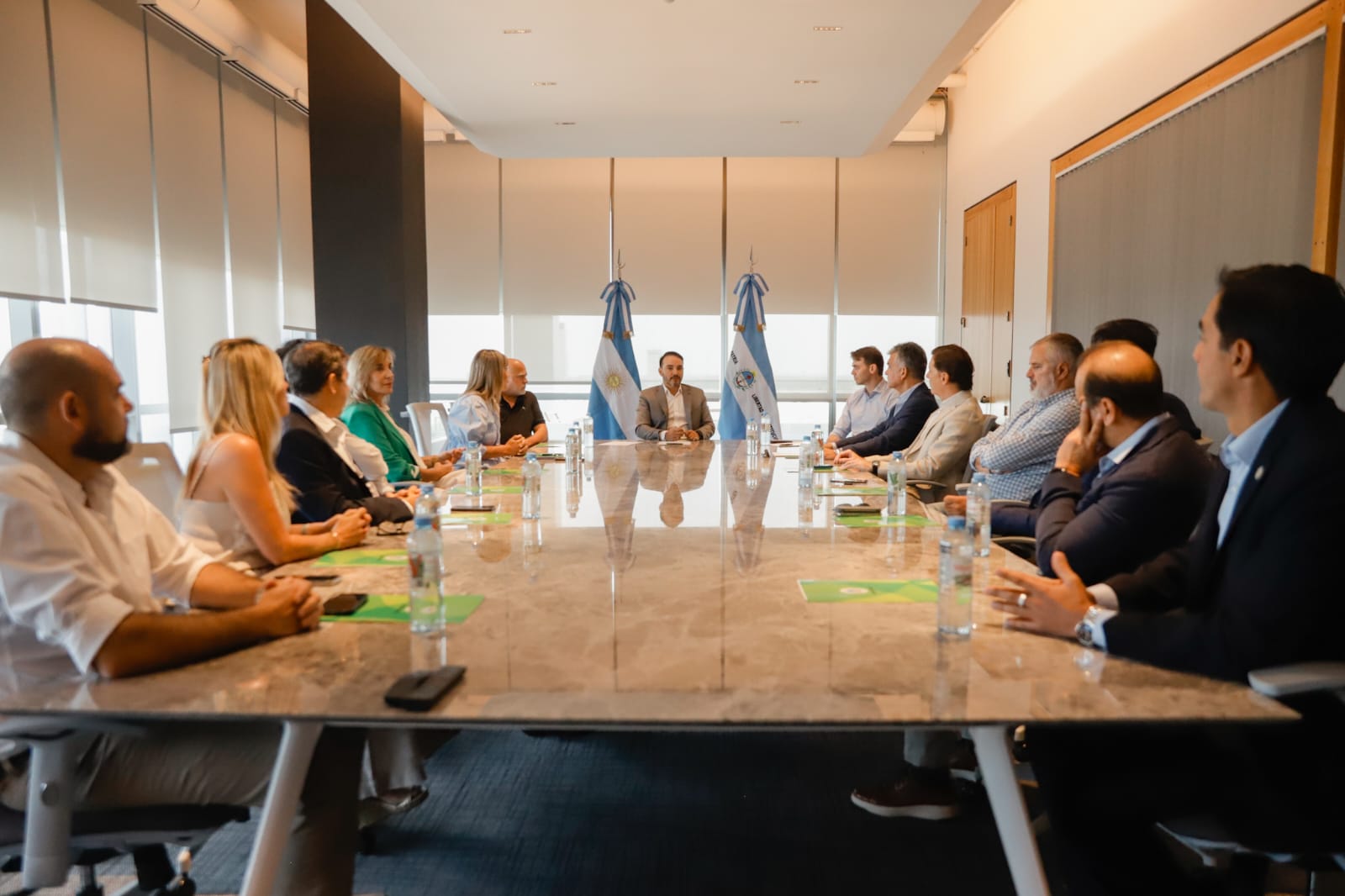 Valdés recibió a representantes de FECORR para analizar la situación del comercio y la industria