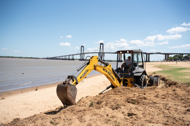A buen ritmo, avanzan las obras para mejorar los servicios en las playas públicas