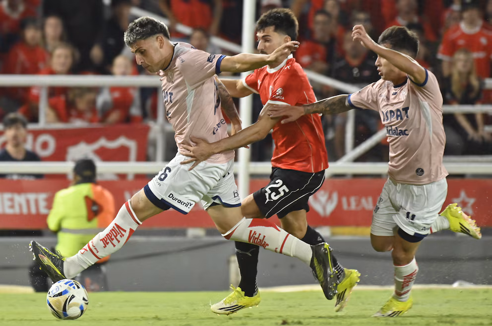Independiente empató sobre el final 4-4 contra Unión en Avellaneda