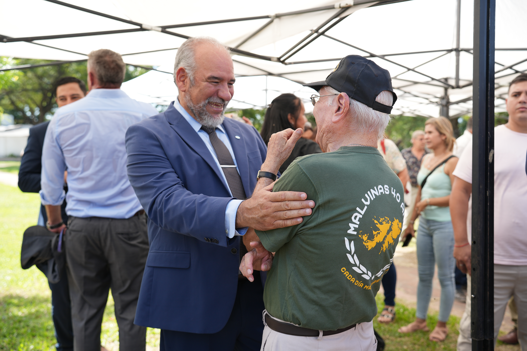El intendente Polich encabezó el acto homenaje a los veteranos y caídos en Malvinas