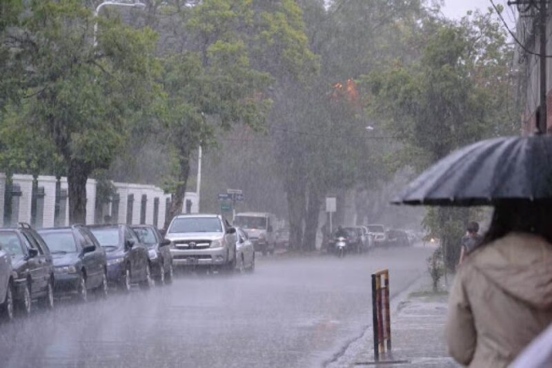 Doble alerta en Corrientes: tormentas y abundantes lluvias para este martes