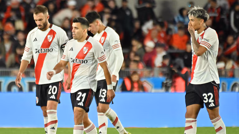 River perdió de local y se clasificó segundo en su grupo