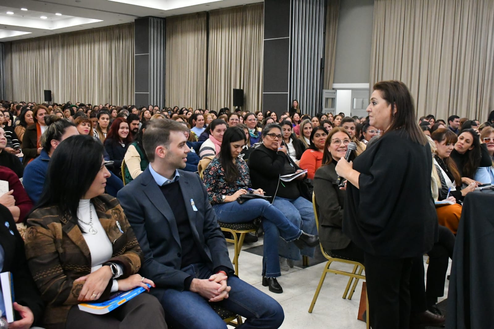 Laura Lewin llegará al interior con su propuesta para capacitar a docentes