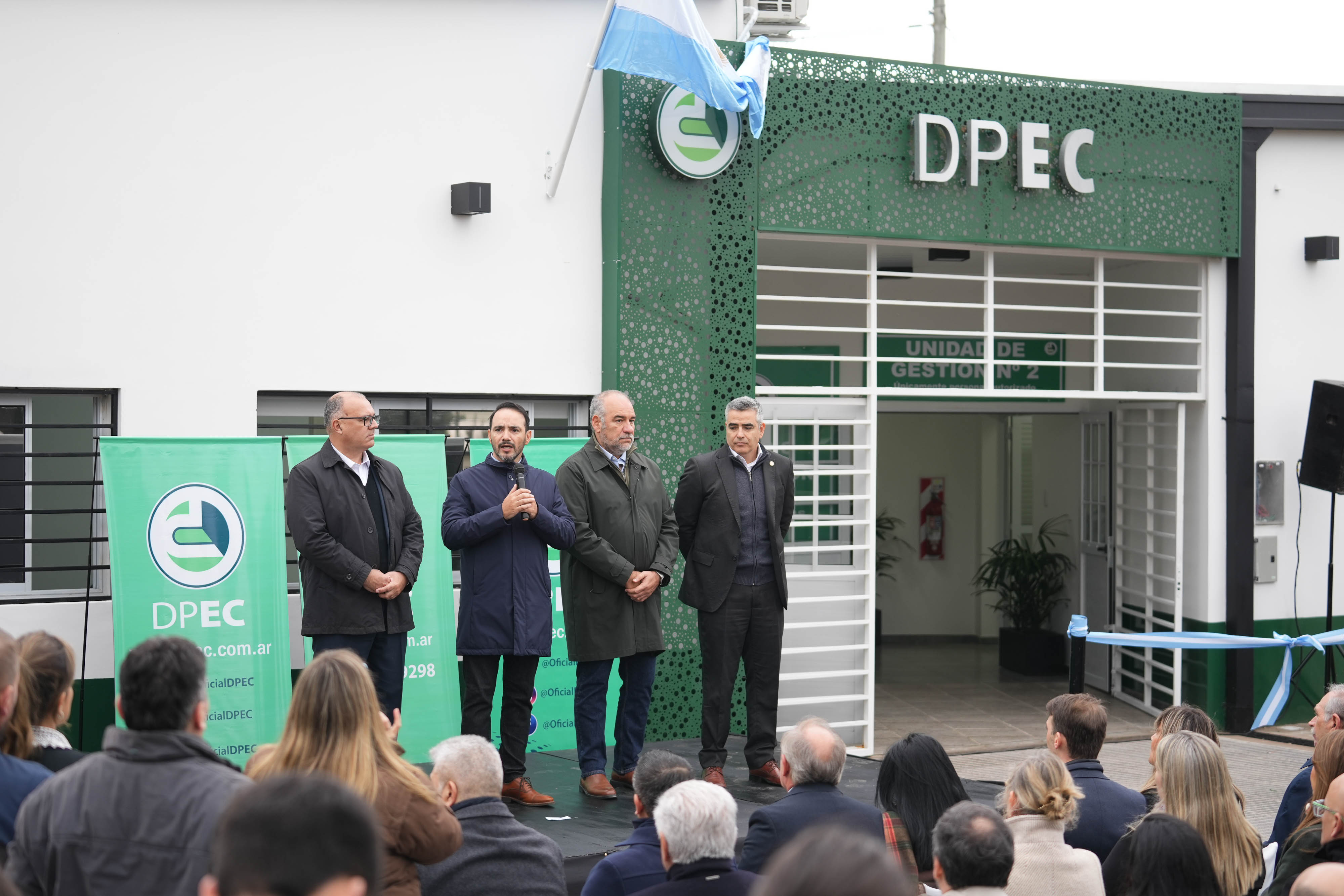 En el Barrio 17 de Agosto, Valdés inauguró oficinas de la DPEC y entregó nuevos vehículos para optimizar la atención
