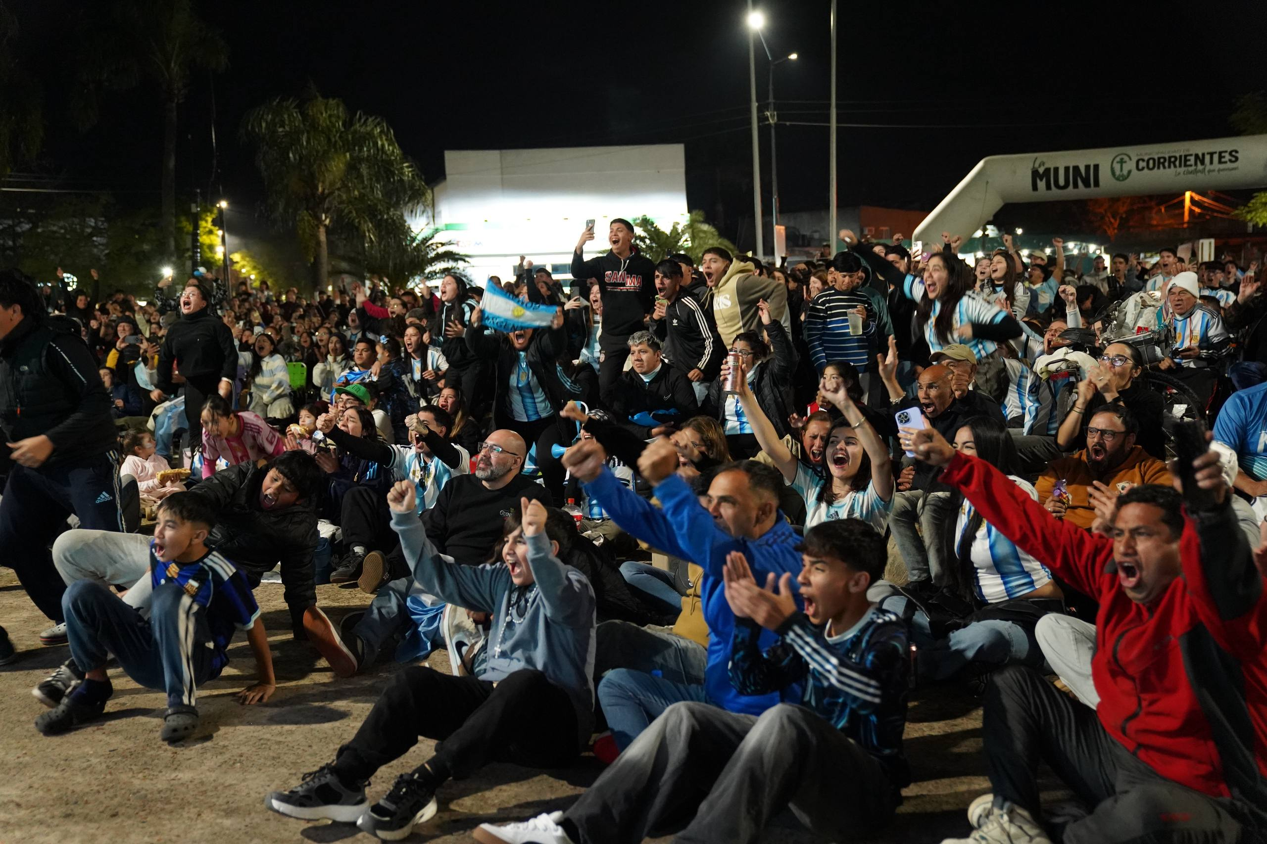 Otro masivo Fan Fest municipal: la Poncho Verde ya es cábala para alentar a la Selección 