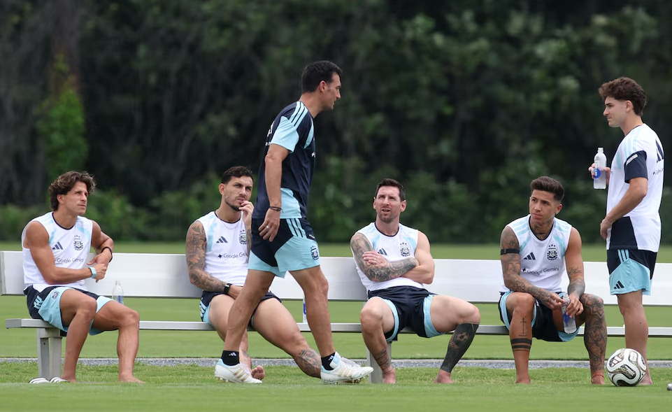 Scaloni define el once: Argentina tendrá su último ensayo antes de la gran final frente a España