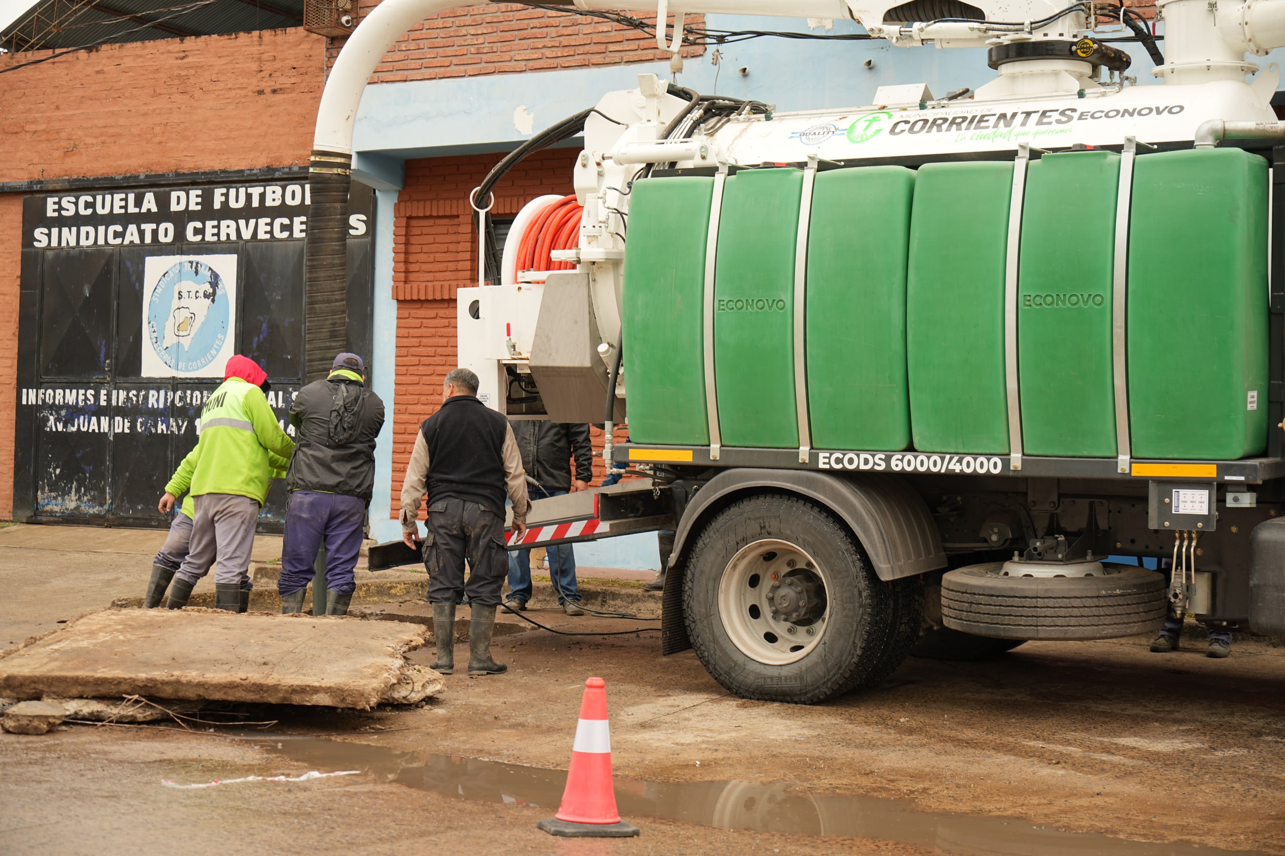 Más prevención: el nuevo desobstructor ya se estrenó y trabaja en la limpieza de ductos claves